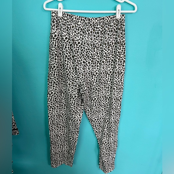 EUC Victoria’s Secret Leopard Print 2 piece Pajama Se - Picture 4 of 10